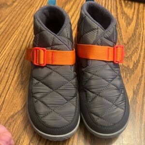 Chaco ramble puff, grey and orange, excellent condition worn once, kids size 6
